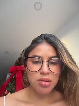 SaraParisi online show from November 23, 2025, 10:09 pm