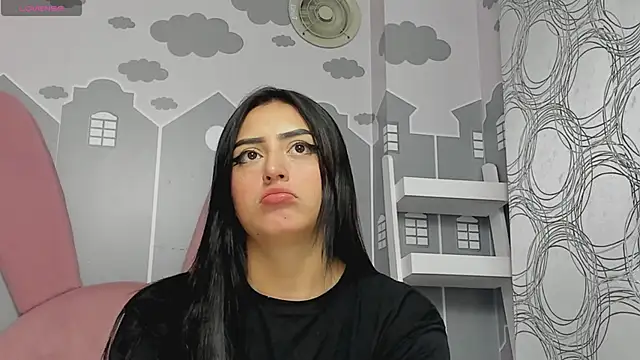 Snapshot of Lesly_sexy4u chatting on March 18, 2025, 3:45 am Lesly sexy4u online show from March 18, 2025, 3:45 am