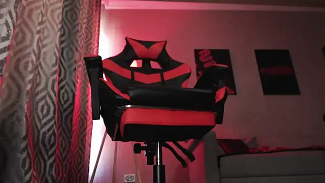 Snapshot of Joseph__Quinn chatting on October 31, 2025, 5:04 am Joseph Quinn online show from October 31, 2025, 5:04 am