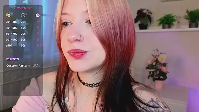 Snapshot of arielabradberry chatting on October 14, 2025, 1:01 pm arielabradberry online show from October 14, 2025, 1:01 pm