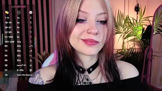 Snapshot of arielabradberry chatting on October 17, 2025, 9:01 am arielabradberry online show from October 17, 2025, 9:01 am