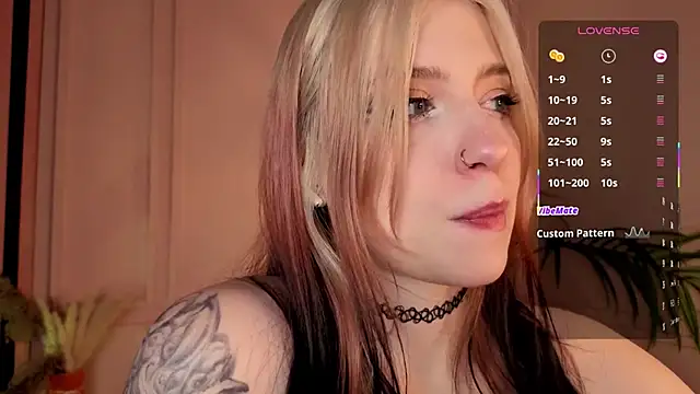 Snapshot of arielabradberry chatting on November 4, 2025, 2:32 pm arielabradberry online show from November 4, 2025, 2:32 pm