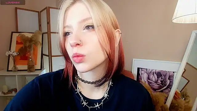 Snapshot of arielabradberry chatting on December 4, 2025, 1:10 pm arielabradberry online show from December 4, 2025, 1:10 pm