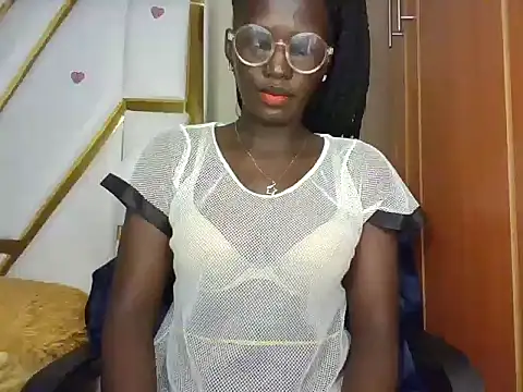 cutesmiling online show from February 24, 2025, 6:38 am