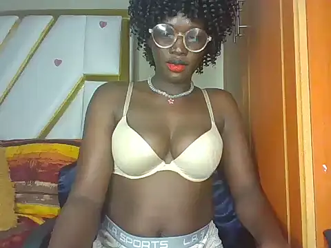 cutesmiling online show from March 7, 2025, 8:23 am