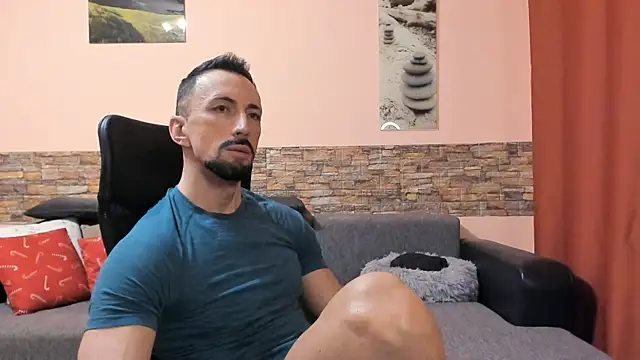 Snapshot of HotHunkTrainer chatting on February 5, 2026, 9:05 am HotHunkTrainer online show from February 5, 2026, 9:05 am