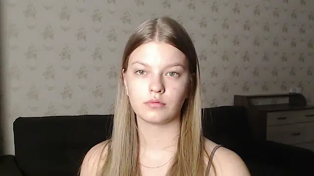 Snapshot of EmySway chatting on February 9, 2025, 7:19 pm EmySway online show from February 9, 2025, 7:19 pm