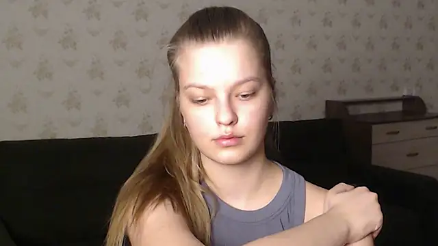 Snapshot of EmySway chatting on March 15, 2025, 8:21 pm EmySway online show from March 15, 2025, 8:21 pm