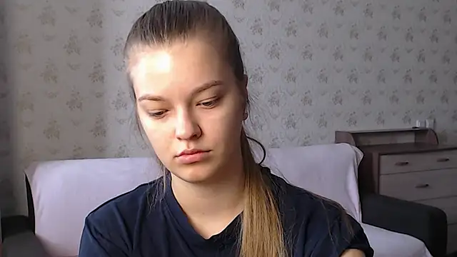 EmySway online show from October 28, 2025, 3:51 am