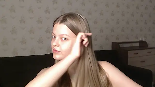 Snapshot of EmySway chatting on March 19, 2025, 6:01 pm EmySway online show from March 19, 2025, 6:01 pm