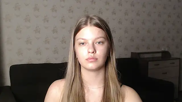 Snapshot of EmySway chatting on December 28, 2024, 9:30 pm EmySway online show from December 28, 2024, 9:30 pm
