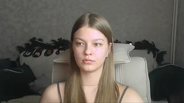Snapshot of EmySway chatting on January 4, 2025, 2:14 pm EmySway online show from January 4, 2025, 2:14 pm