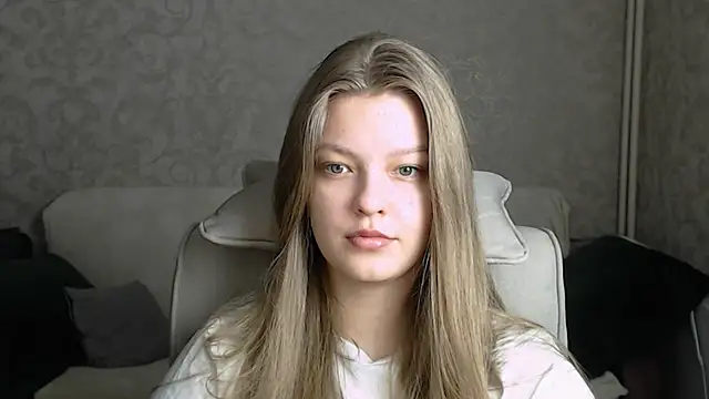 Snapshot of EmySway chatting on February 14, 2025, 1:13 am EmySway online show from February 14, 2025, 1:13 am