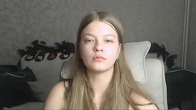 Snapshot of EmySway chatting on January 5, 2025, 2:06 am EmySway online show from January 5, 2025, 2:06 am