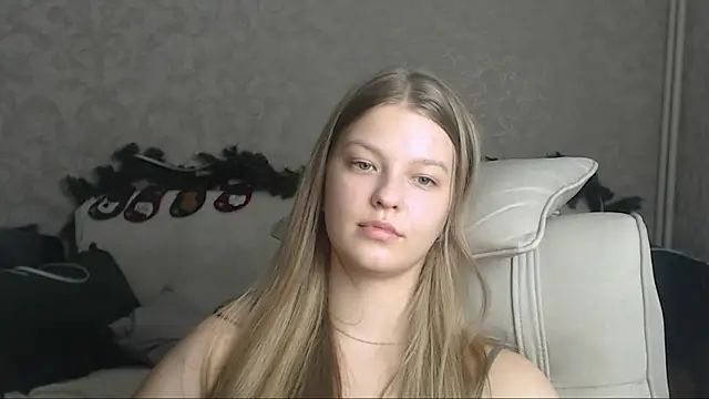 Snapshot of EmySway chatting on January 4, 2025, 8:16 pm EmySway online show from January 4, 2025, 8:16 pm