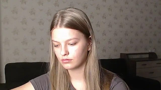 Snapshot of EmySway chatting on December 21, 2024, 7:38 pm EmySway online show from December 21, 2024, 7:38 pm
