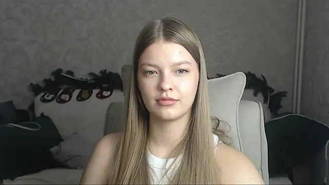 Snapshot of EmySway chatting on December 31, 2024, 8:26 am EmySway online show from December 31, 2024, 8:26 am