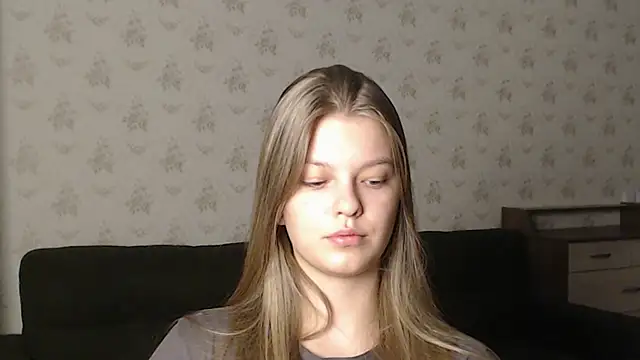 Snapshot of EmySway chatting on December 21, 2024, 10:40 pm EmySway online show from December 21, 2024, 10:40 pm