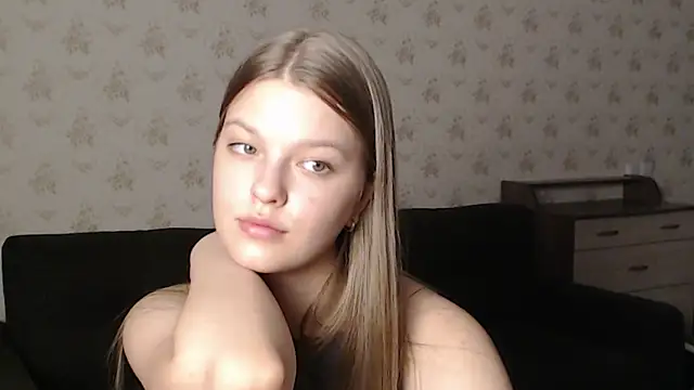 Snapshot of EmySway chatting on February 22, 2025, 9:04 pm EmySway online show from February 22, 2025, 9:04 pm