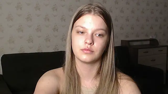Snapshot of EmySway chatting on March 13, 2025, 11:16 pm EmySway online show from March 13, 2025, 11:16 pm