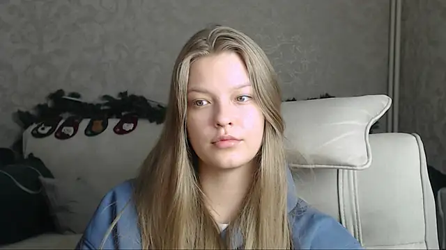 Snapshot of EmySway chatting on January 24, 2025, 8:43 pm EmySway online show from January 24, 2025, 8:43 pm
