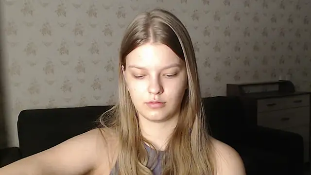 Snapshot of EmySway chatting on January 21, 2025, 2:05 pm EmySway online show from January 21, 2025, 2:05 pm