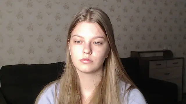 Snapshot of EmySway chatting on December 22, 2024, 2:16 pm EmySway online show from December 22, 2024, 2:16 pm