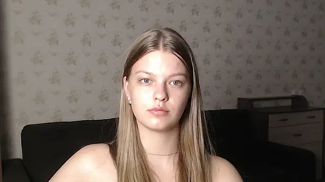 Snapshot of EmySway chatting on December 28, 2024, 2:32 pm EmySway online show from December 28, 2024, 2:32 pm