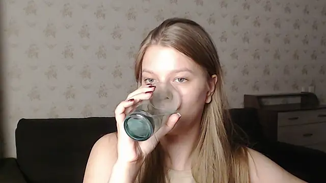 Snapshot of EmySway chatting on February 11, 2025, 12:36 pm EmySway online show from February 11, 2025, 12:36 pm