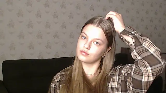 Snapshot of EmySway chatting on March 20, 2025, 6:53 pm EmySway online show from March 20, 2025, 6:53 pm