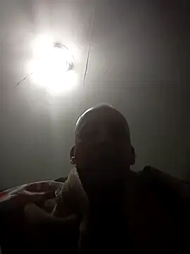 Xoc8  online show from November 19, 2025, 3:23 pm