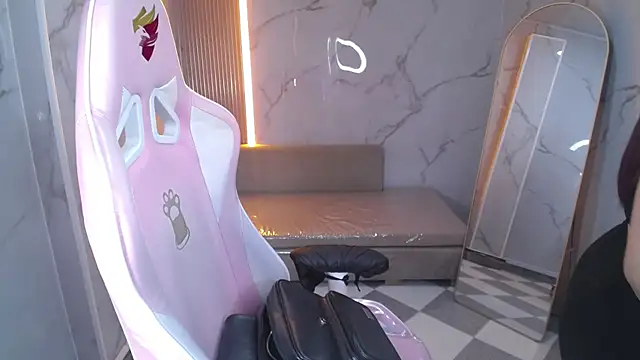 skeler lovd b  online show from October 15, 2025, 1:08 pm