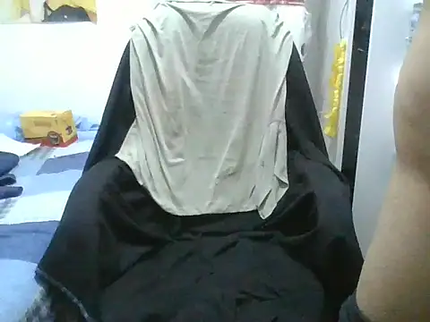 Snapshot of gian1230 chatting on April 25, 2026, 6:16 am gian1230 online show from April 25, 2026, 6:16 am