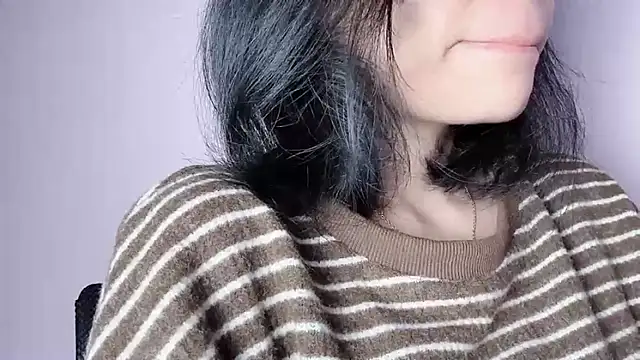 Snapshot of Baenee chatting on December 2, 2025, 1:35 pm Baenee online show from December 2, 2025, 1:35 pm