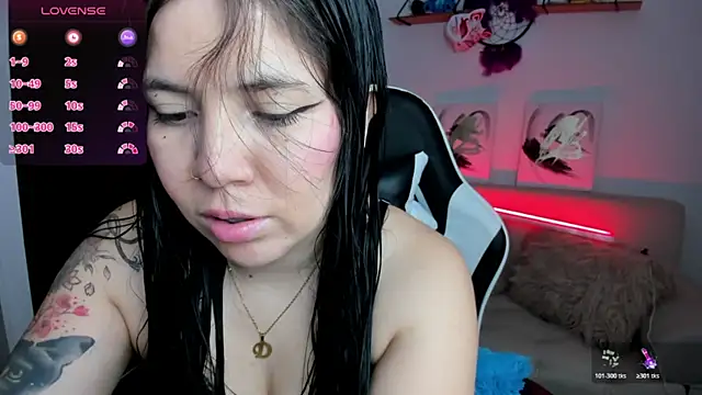 Snapshot of AilynRed chatting on October 19, 2025, 1:30 am AilynRed online show from October 19, 2025, 1:30 am