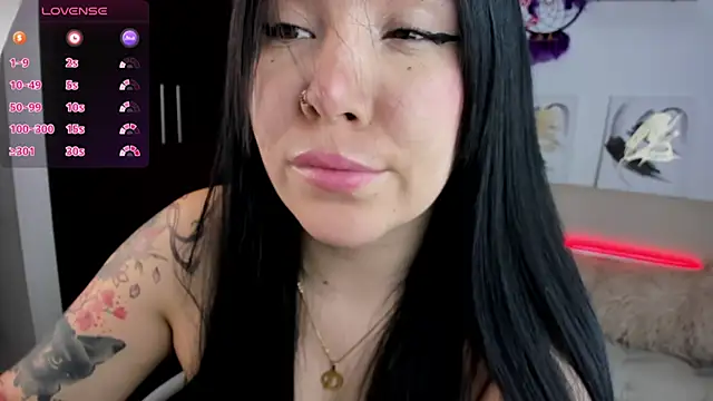 Snapshot of AilynRed chatting on October 15, 2025, 2:10 am AilynRed online show from October 15, 2025, 2:10 am