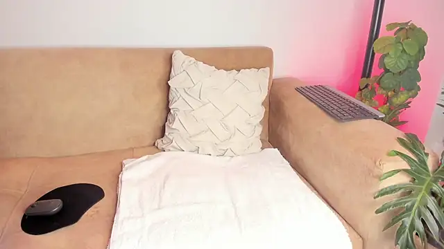 Snapshot of iam-ella18 chatting on November 28, 2025, 1:06 am iam-ella18 online show from November 28, 2025, 1:06 am