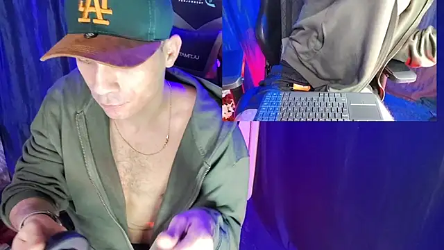 sexyboycolombi4 online show from February 15, 2025, 7:27 am