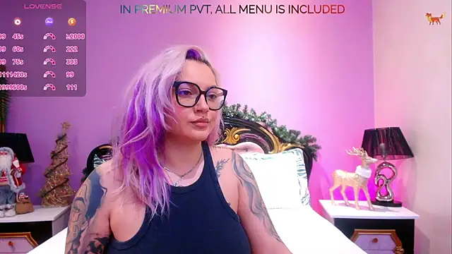 Snapshot of FoxxyClarise chatting on January 14, 2026, 8:23 pm FoxxyClarise online show from January 14, 2026, 8:23 pm