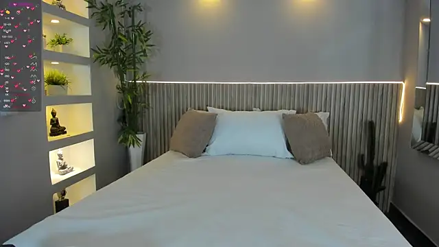 EmmilyCollson online show from October 8, 2025, 5:13 pm