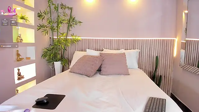 EmmilyCollson online show from November 1, 2025, 5:29 pm