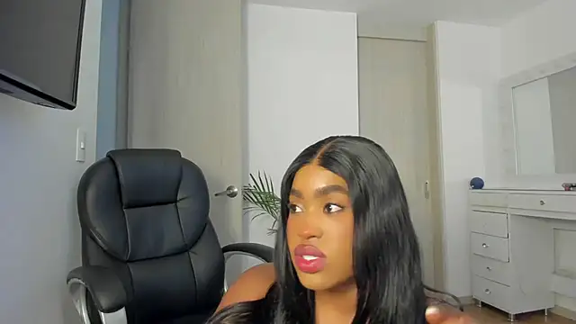 Snapshot of charlotte_tiller chatting on July 28, 2026, 5:15 am charlotte tiller online show from July 28, 2026, 5:15 am