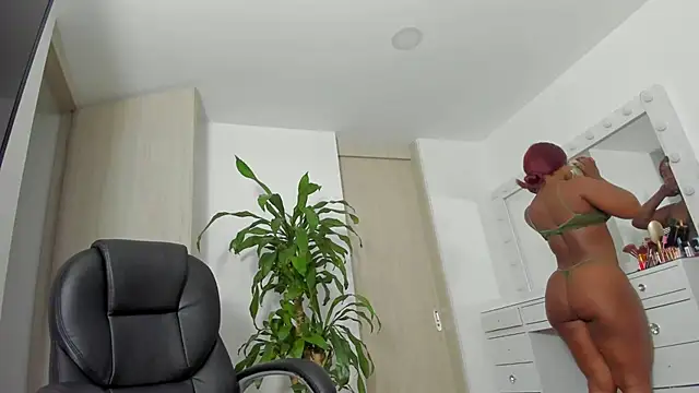 Snapshot of charlotte_tiller chatting on October 10, 2025, 6:03 am charlotte tiller online show from October 10, 2025, 6:03 am