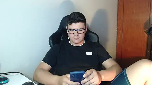 Plug Control online show from December 18, 2025, 5:28 pm