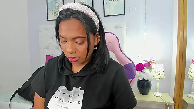 lia mariana online show from October 24, 2025, 11:04 pm