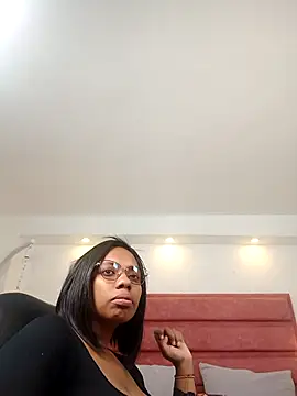 lia mariana online show from March 23, 2026, 8:19 pm