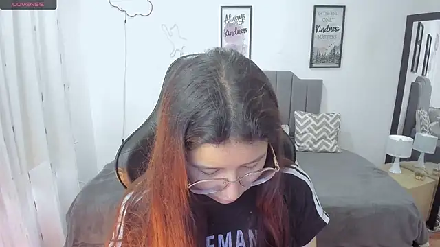 Snapshot of Amy_joones chatting on November 9, 2025, 12:53 pm Amy joones online show from November 9, 2025, 12:53 pm