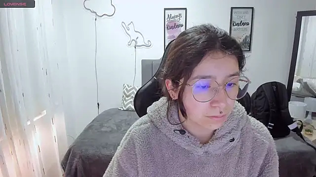 Snapshot of Amy_joones chatting on October 8, 2025, 12:17 pm Amy joones online show from October 8, 2025, 12:17 pm