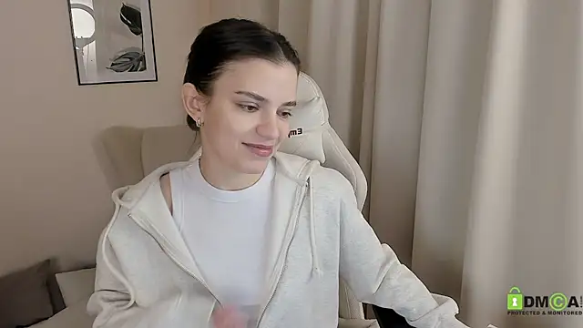 SuzyJamess online show from January 17, 2025, 1:47 am