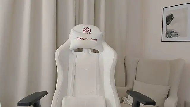 SuzyJamess online show from December 27, 2024, 5:20 am